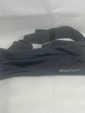 Nathan Zipster Running Belt Coal Gray Pockets Storage Adjustable Hook Pack Bag